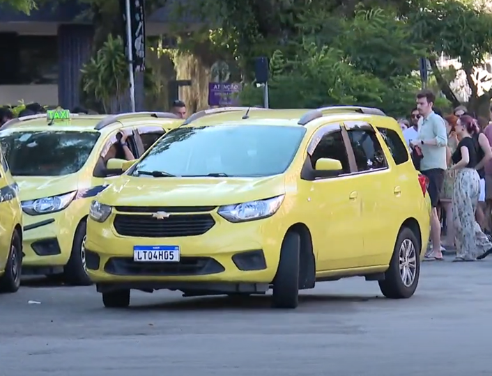 Taxistas no Rio são flagrados cobrando valores abusivos sem taxímetro